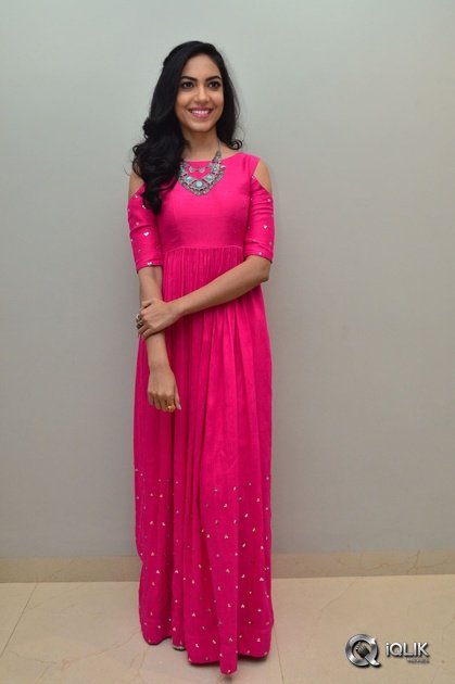 Ritu-Varma-At-Pelli-Choopulu-Movie-100-Days-Function